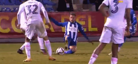 下课后阿隆索谏言：别惯着更衣室，2年一无所获，就怪弗洛伦蒂诺