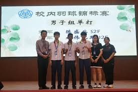 一脚油门踩到底！詹姆斯快攻顺下抬手上篮一条龙