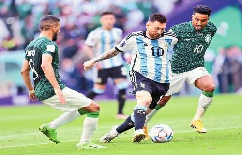 丹麦队防守稳固