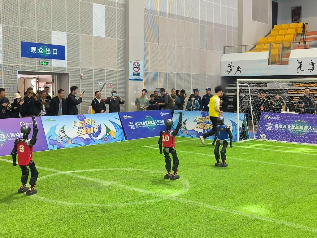 第54分钟，卡塞米罗送出精妙传中，舍什科的头球解围却糟糕透顶。 来源：The United Stand