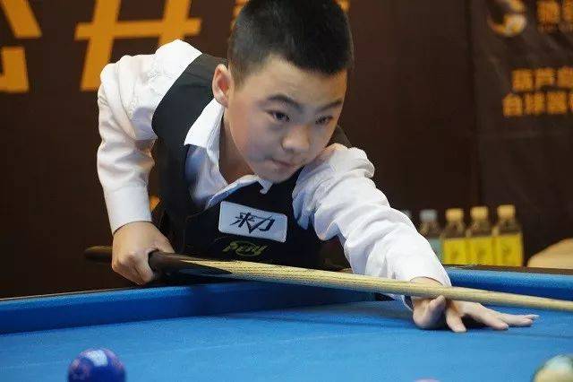 他以出色的 他以出色的